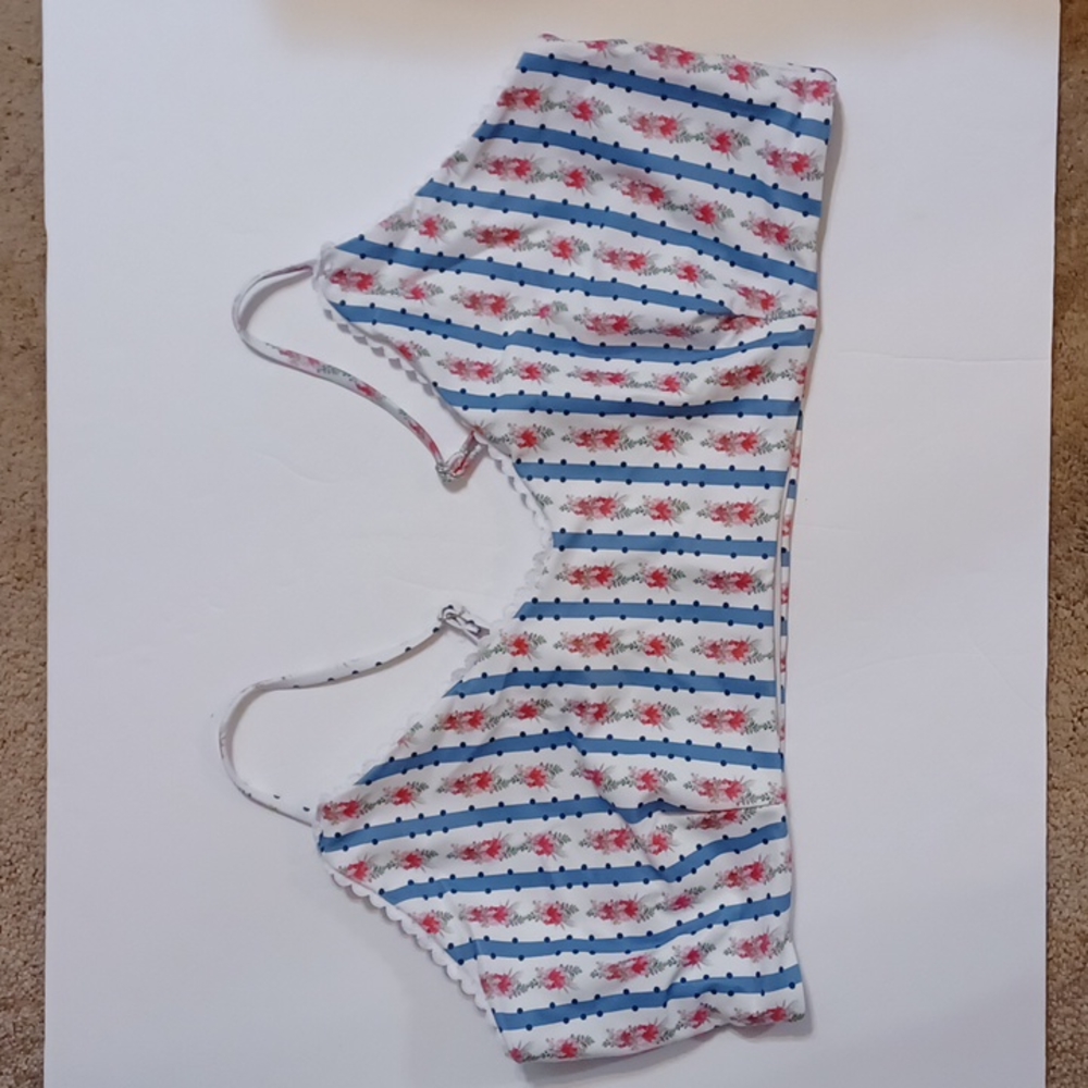 Sz. 4XL Shein Striped Floral and Dots Bikini Top